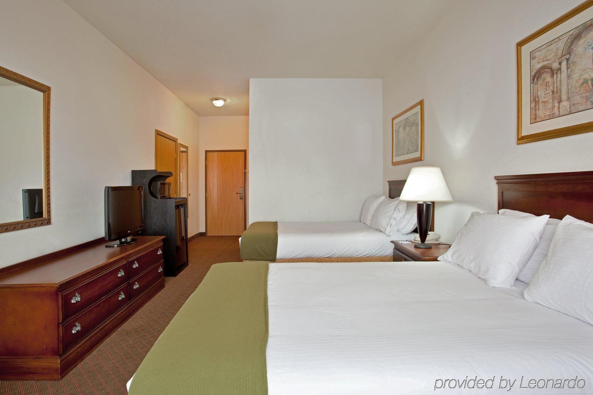 Holiday Inn Express Rochelle By Ihg Номер фото